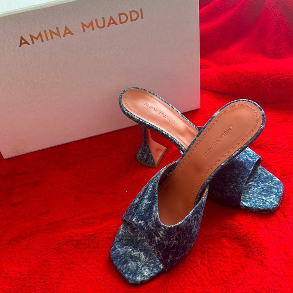 Selling beautiful sandals